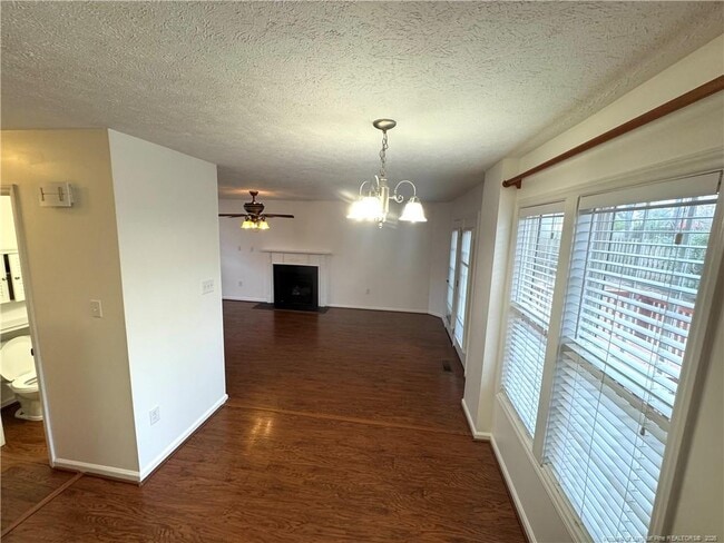 Building Photo - 1050 Roundabout Rd