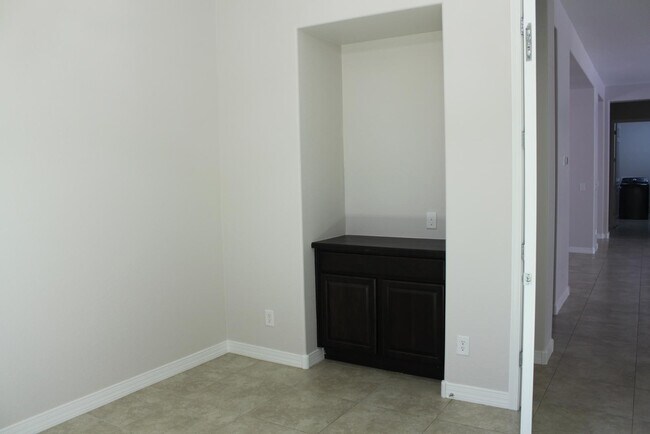 Building Photo - 3458 E Loma Vista St