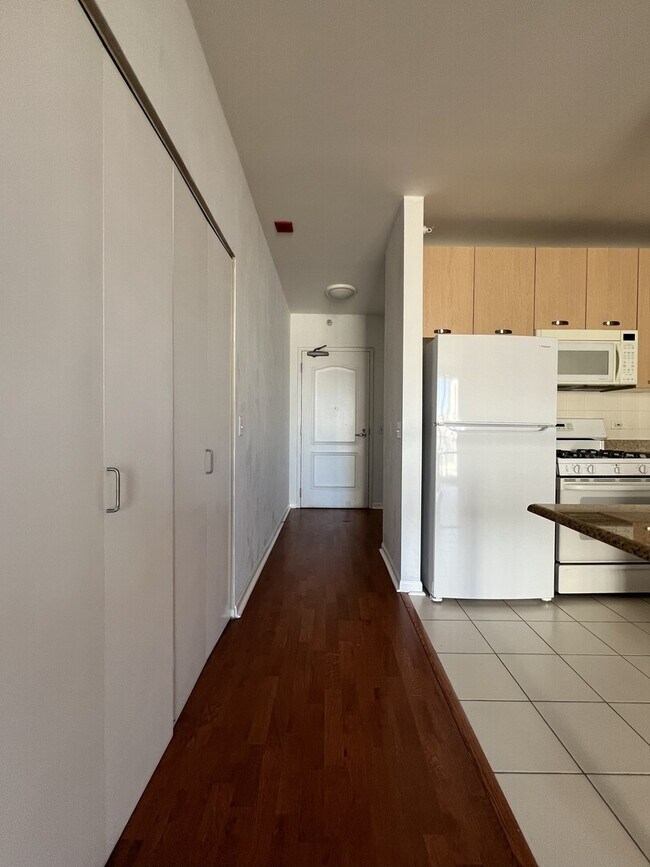 Building Photo - 635 N Dearborn St