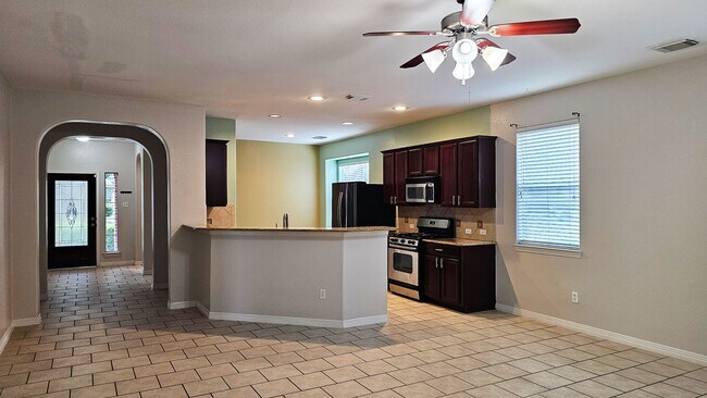 Building Photo - 211 Briar Trace Ln