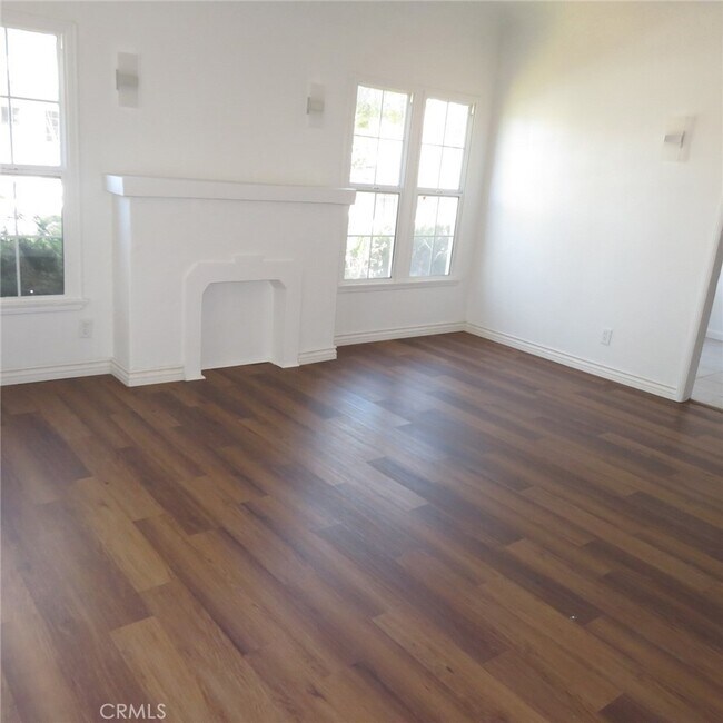 Building Photo - 1464 W 47th St