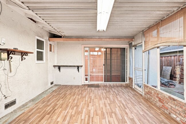 Building Photo - 4448 Irvington Ave