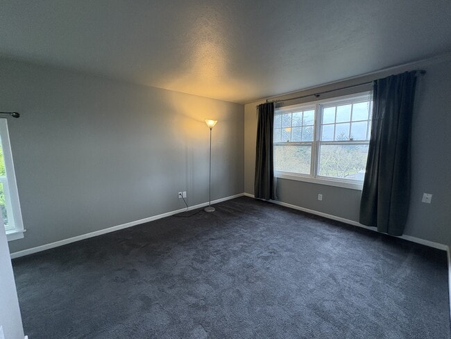 Building Photo - 16093 SW Roy Rogers Rd