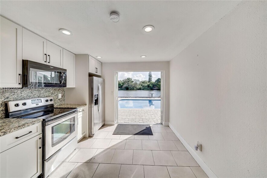 Building Photo - 5900 N Farragut Dr