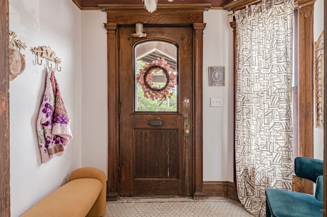 Building Photo - 258 W Market St