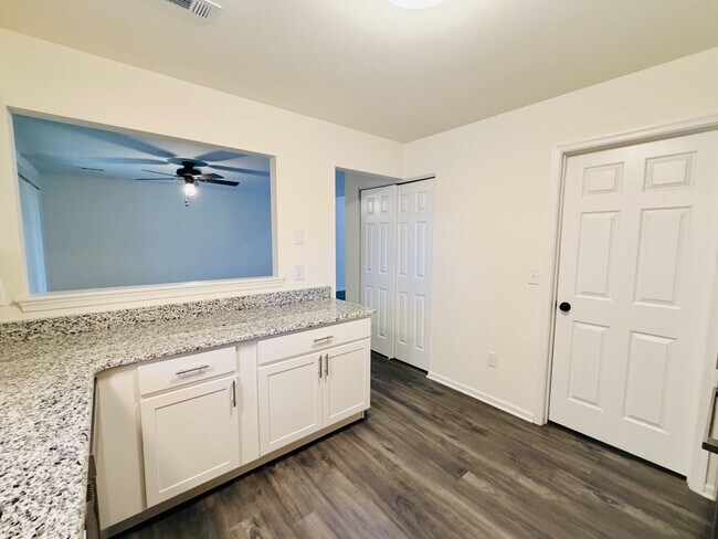 Building Photo - 168 Stoney Dr
