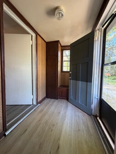 Building Photo - 708 Springfield Rd