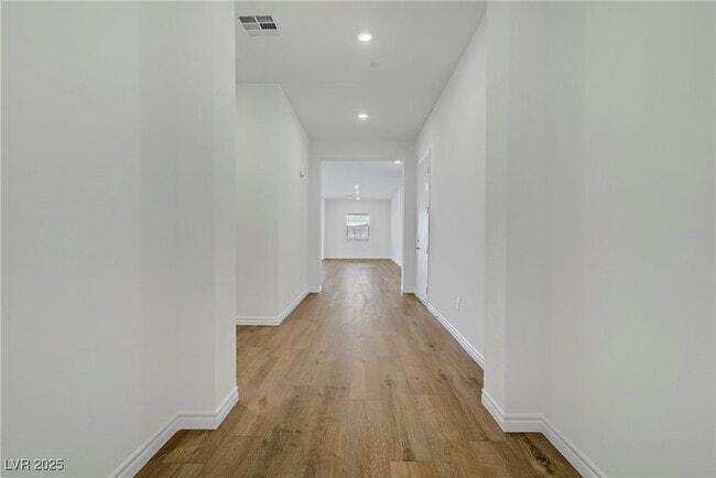 Building Photo - 12556 Heritage Hts Dr
