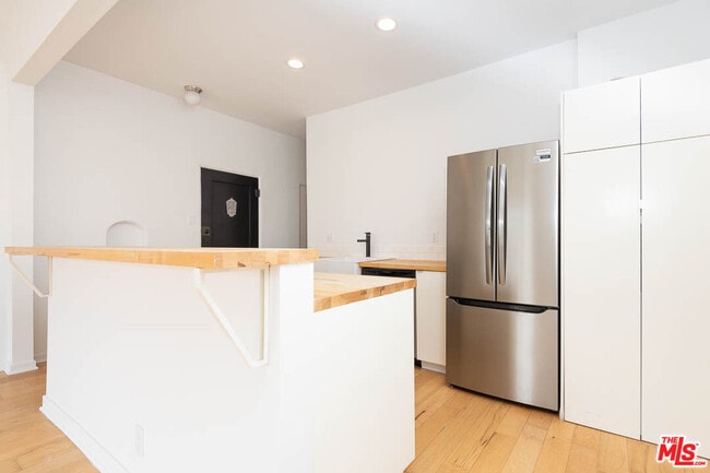 Building Photo - 414 N Curson Ave