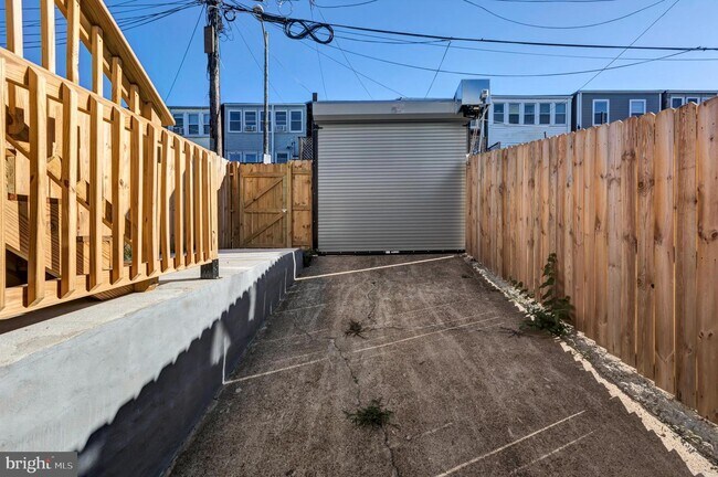 Building Photo - 1529 Isherwood St NE
