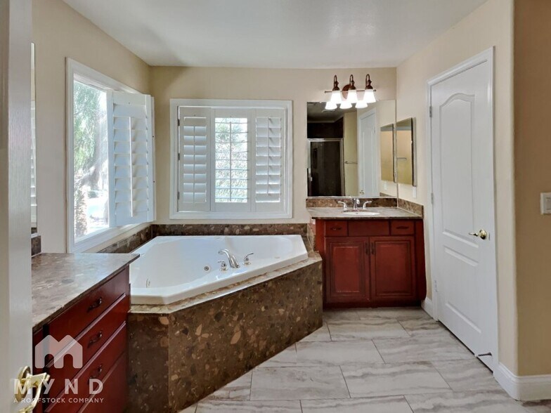Building Photo - 599 Wealdston Ct