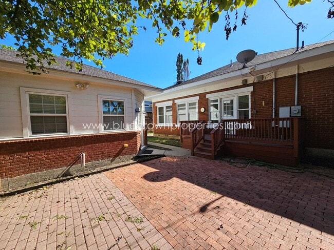 Building Photo - 5525 Richmond Ave