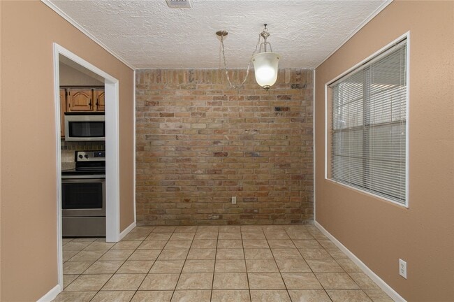 Building Photo - 20339 Fieldtree Dr