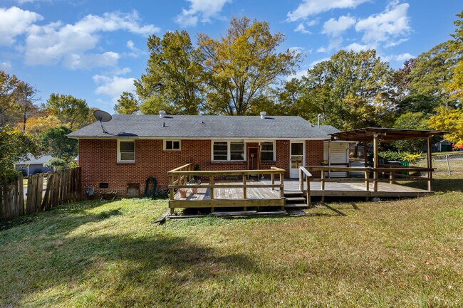 Building Photo - 4885 Oglethorpe Pl