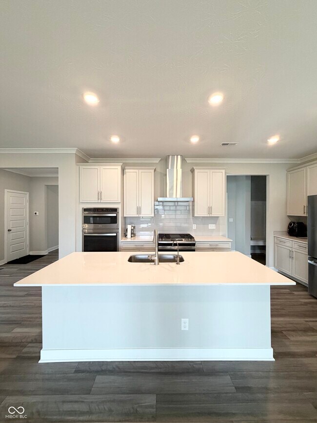 Building Photo - 908 Edmonds Pl