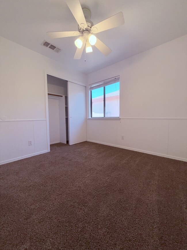 Building Photo - 8010 N Siskiyou Dr
