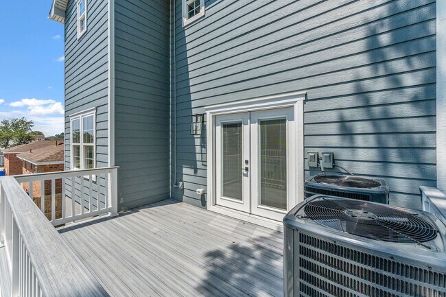 Building Photo - Brand-new condo in the heart of Ocean View.