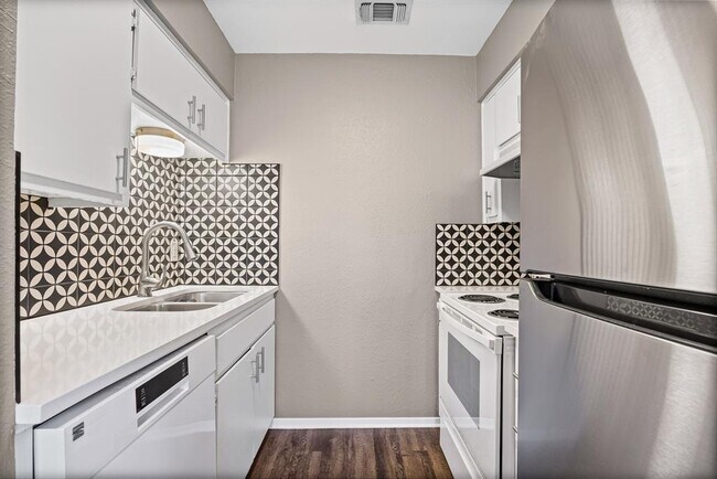 Building Photo - 5215 St Georges Green