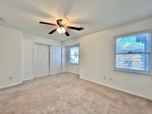 Building Photo - Charming 2-bedroom, 2.5-bathroom home at The Arbors at Riverside