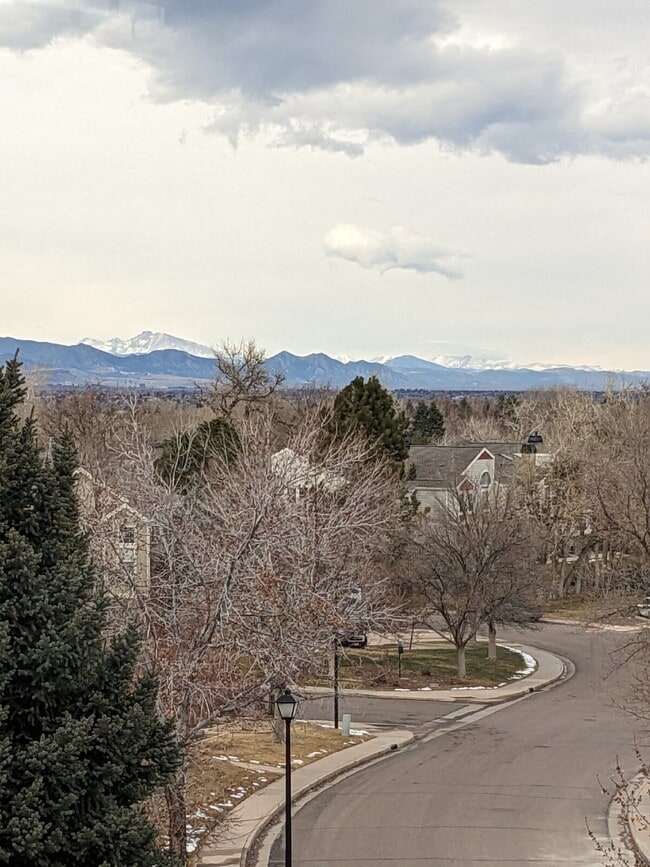 Building Photo - Luxury Open Concept Townhome in Quiet Littleton Neighborhood Complete with Mountain Views!