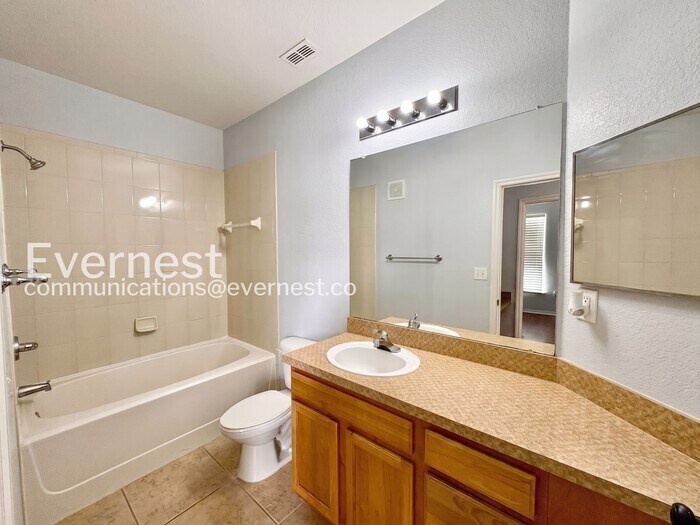 Building Photo - 10123 Courtney Palms Blvd