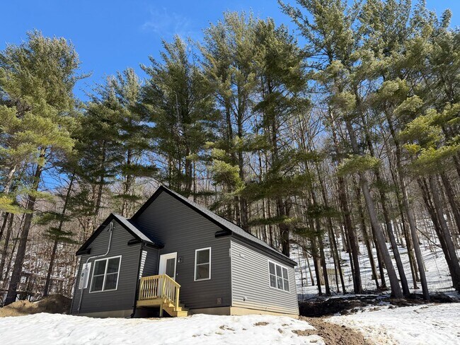 Building Photo - 125A Tamarack Rd