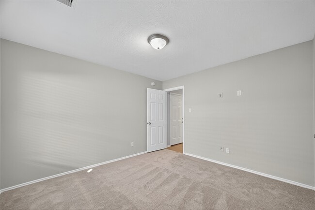 Building Photo - 1907 Meadow Edge Ln