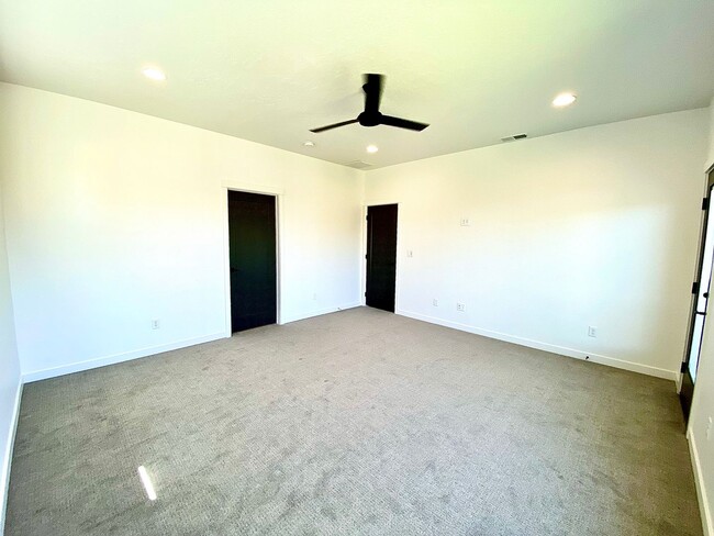 Building Photo - 1258 E Echelon Rdg Ln