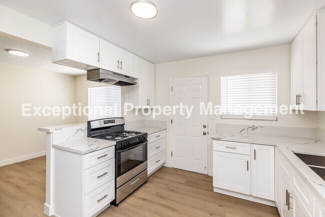 Building Photo - Ready to move in 2 bedroom 1 bath home