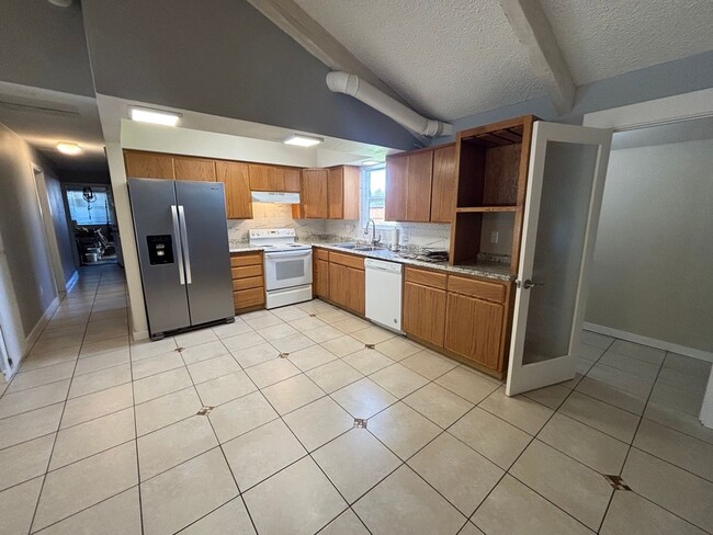 Building Photo - Charming 3-Bed Home in Hayden Lake — Spacious Lot & Attached Garage!