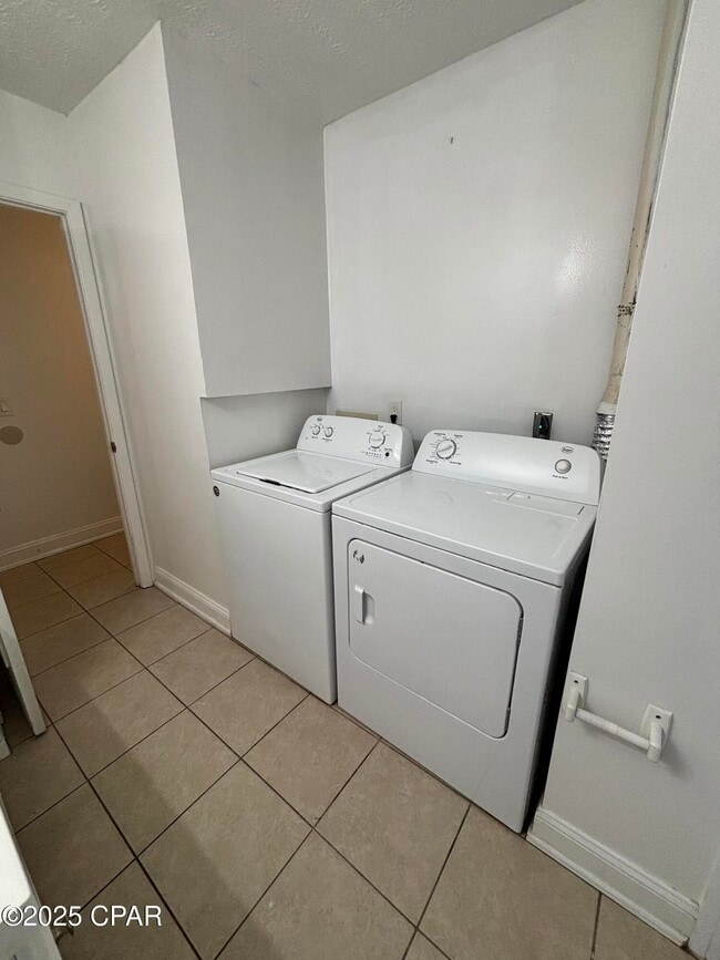 Building Photo - 149 N Hwy 22 A