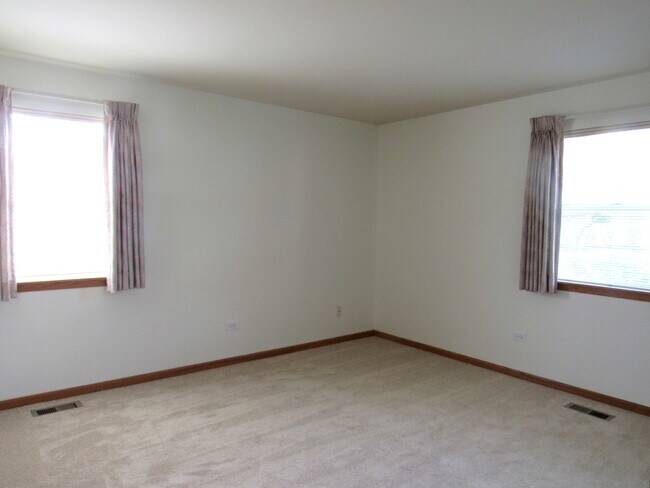 Building Photo - 28 Ashburn Ct