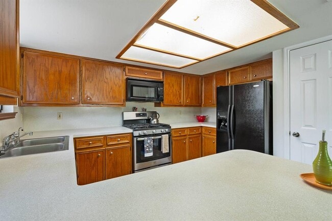 Building Photo - 1802 Dixie Ln