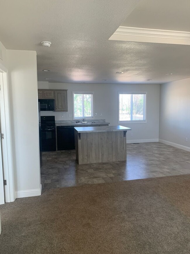 Building Photo - Paradise 3 bedrooms 2 bathrooms South Libb...