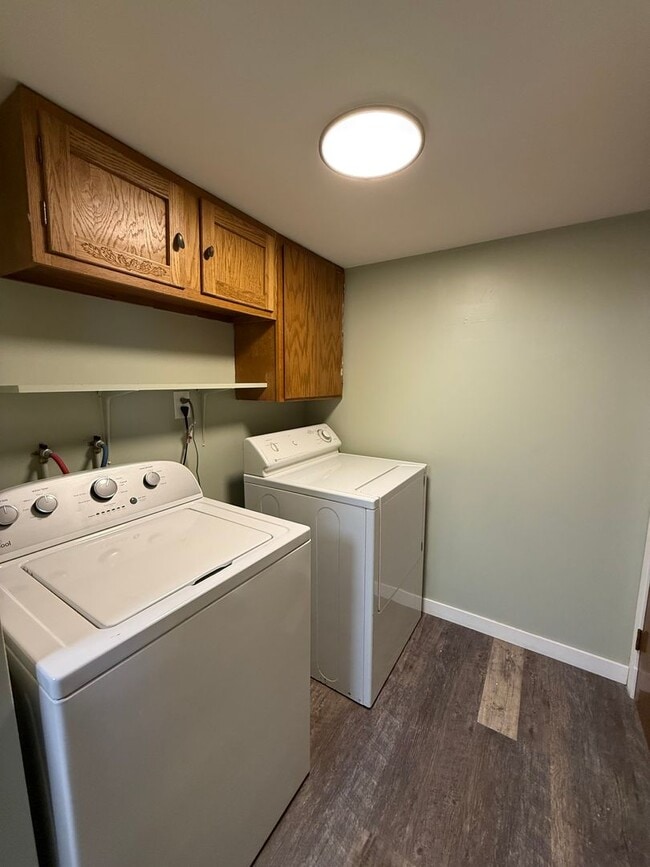 Building Photo - 2 bedroom 2 bathroom