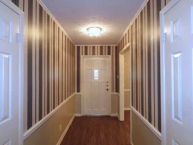 Building Photo - South Tyler! Beautiful 4 Bedroom, 3 Bath H...