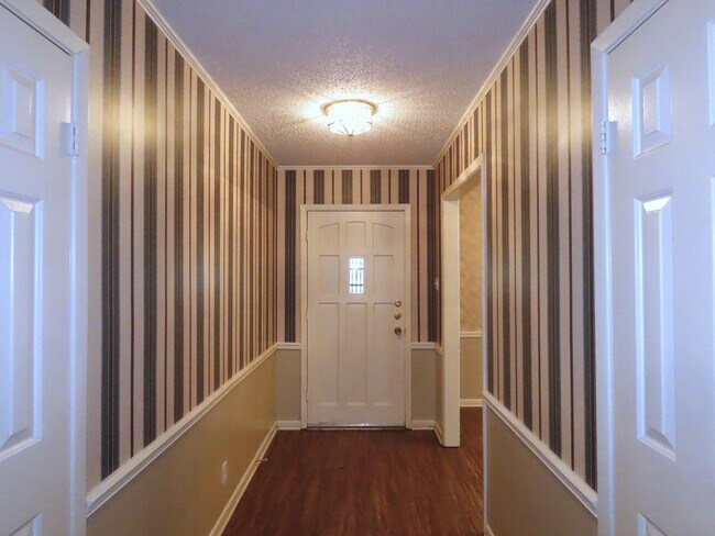 Building Photo - South Tyler! Beautiful 4 Bedroom, 3 Bath House