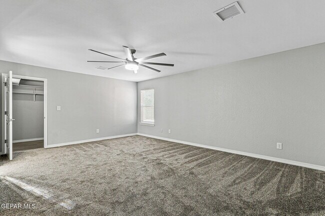 Building Photo - 2137 Shreya St