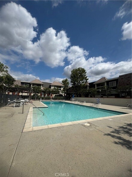 Building Photo - 10201 Mason Ave