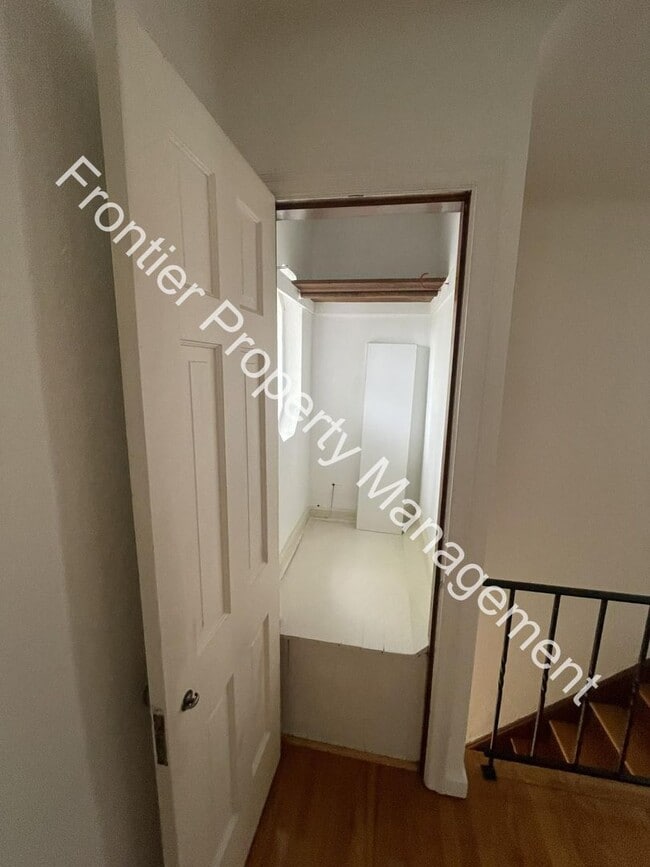 Building Photo - Charming one bedroom apartment