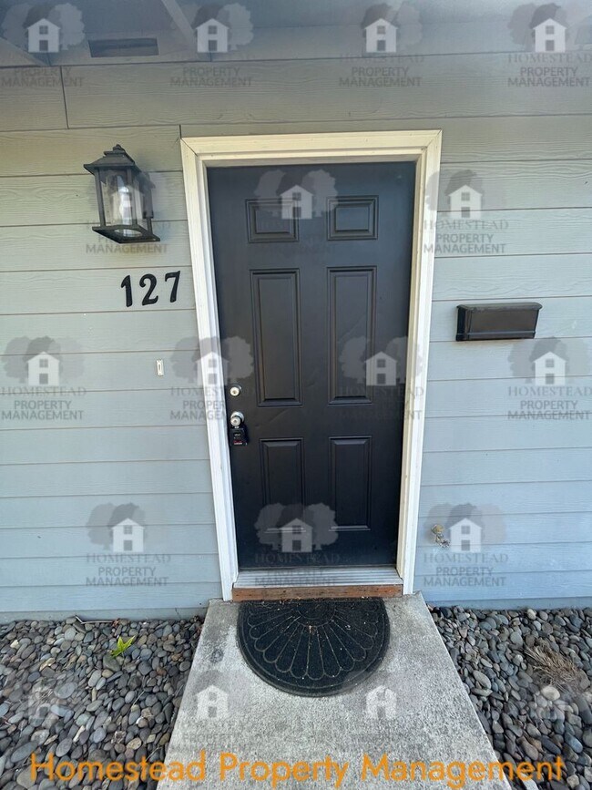 Building Photo - 595