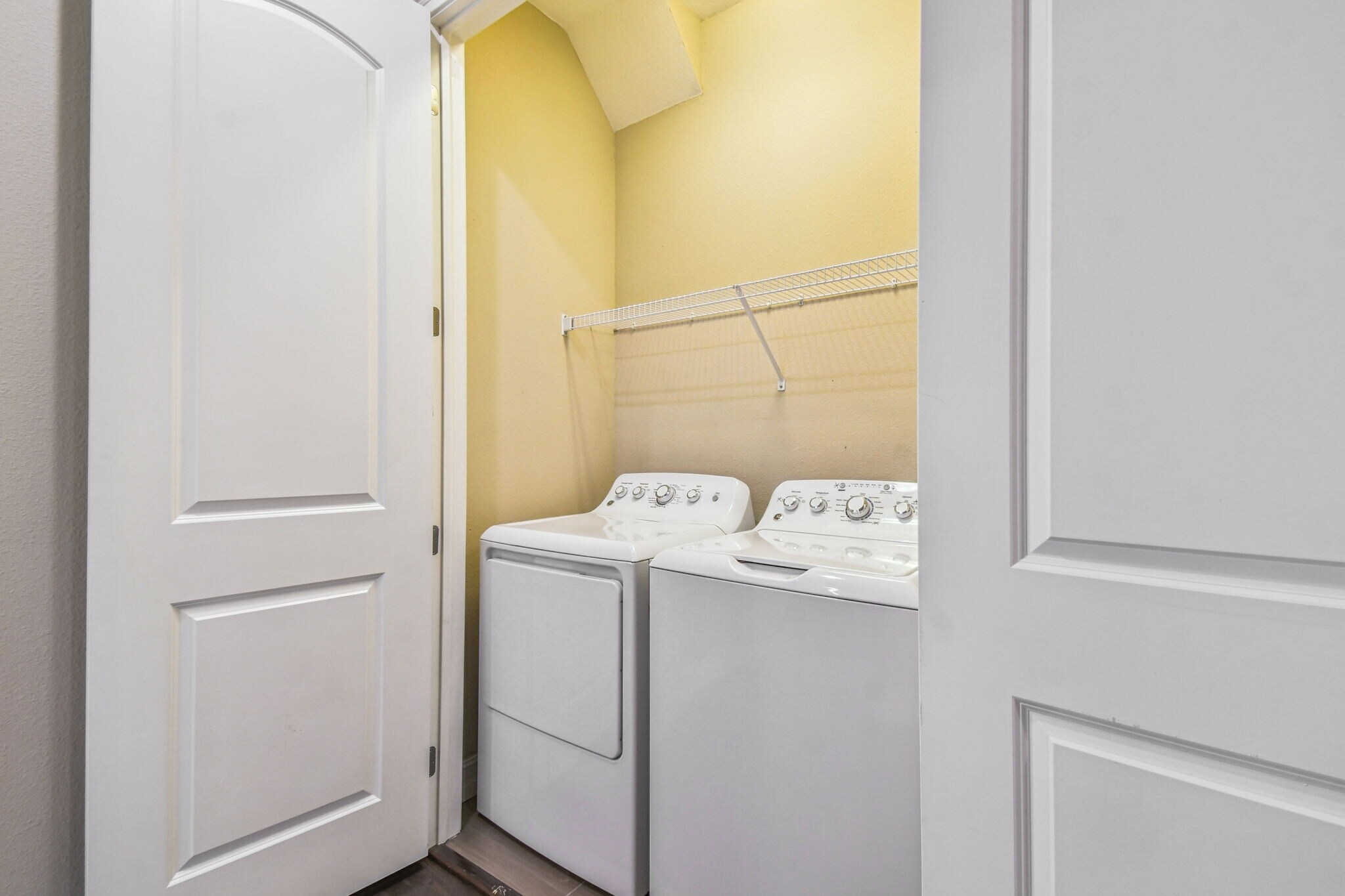 Building Photo - 622 S Matanzas Ave