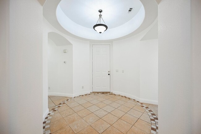 Building Photo - Welcome Home!  One Store Home