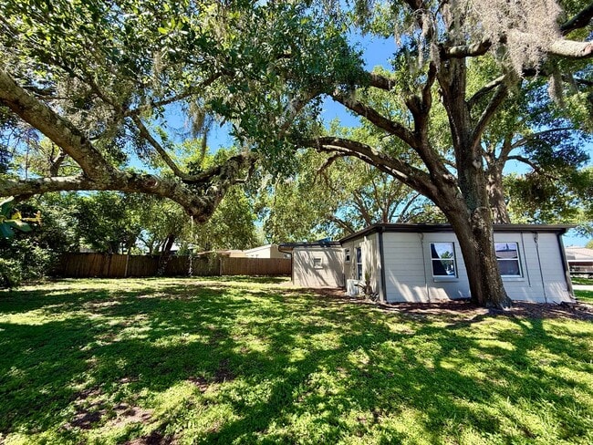 Building Photo - ADORABLE 2 BED WINTER PARK RENTAL HOME