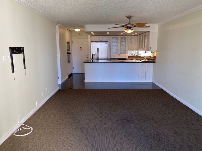 Building Photo - Renovated 1BR/1BA in Waikiki – Steps from ...