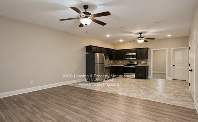 Building Photo - 3 Bedroom Luxury Townhome for rent in Lee's Summit