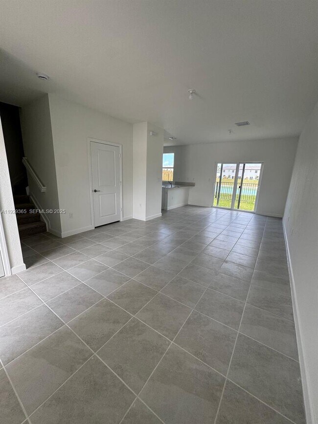 Building Photo - 2825 SE 25th Ave