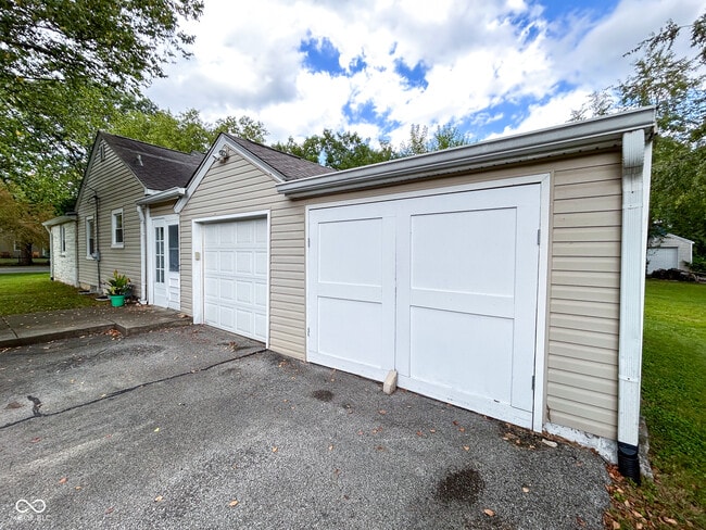 Building Photo - 5805 Norwaldo Ave