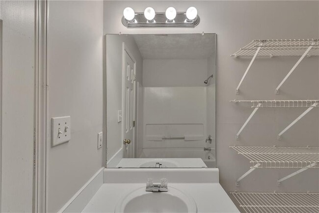 Building Photo - 7955 Trinity Park Dr