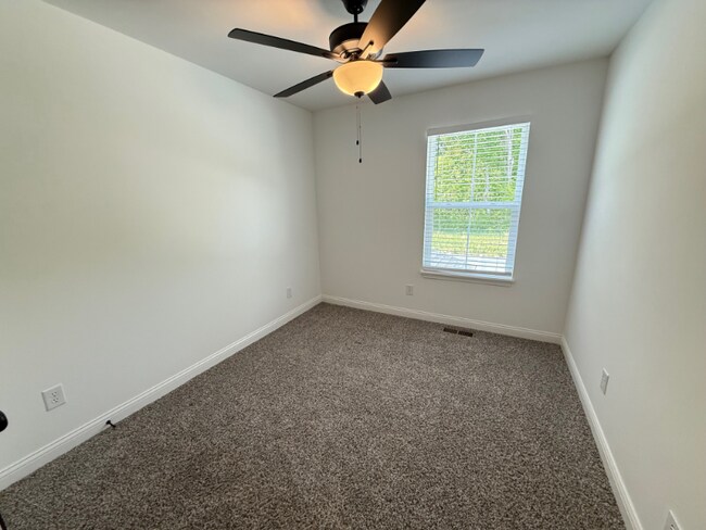 Building Photo - 2067 Aster Dr